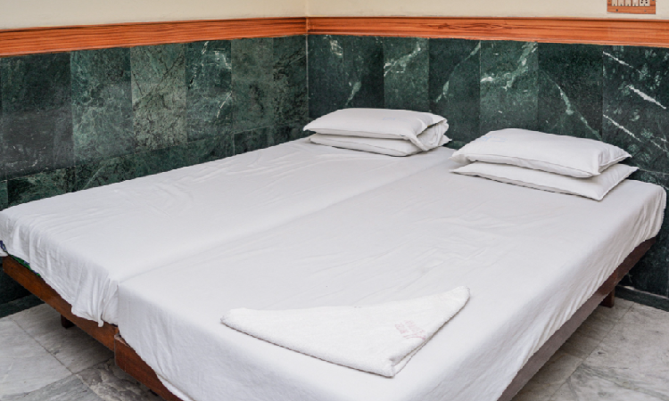 1 x Deluxe Suite room